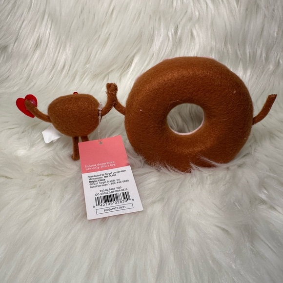 Target Donut Set and Coffee Salt & Pepper shakers and felt Donut - Picture 3 of 7